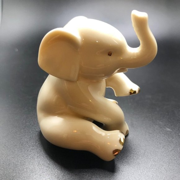 Lenox White Elephant Sitting Trunk Raised Animal Figurine Ivory Tone Gold Trim - Picture 1 of 9